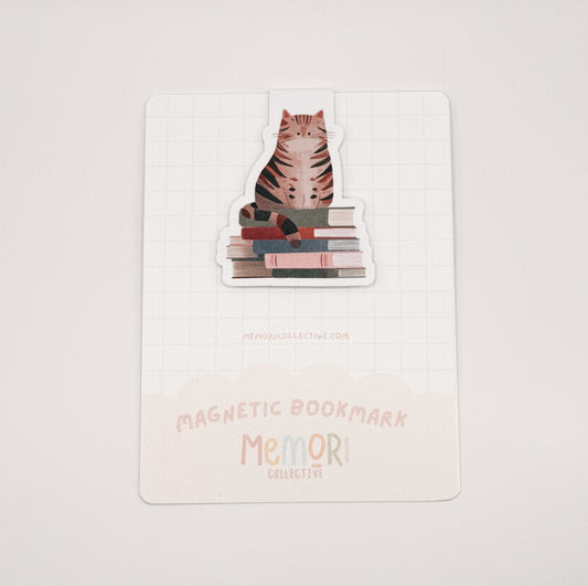 Magnetic bookmark with a cat on top of books design 